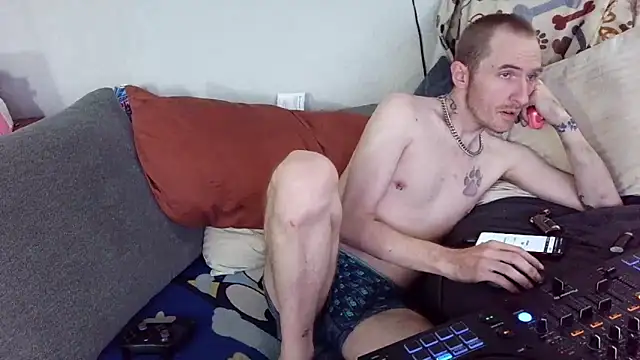 pyrowuff online show from September 22, 2:02 am