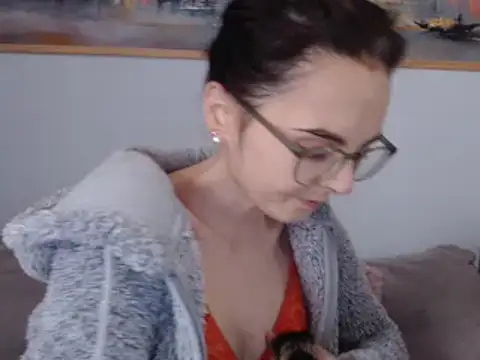 Snapshot of cleophee chatting on February 6, 9:53 am cleophee online show from February 6, 9:53 am