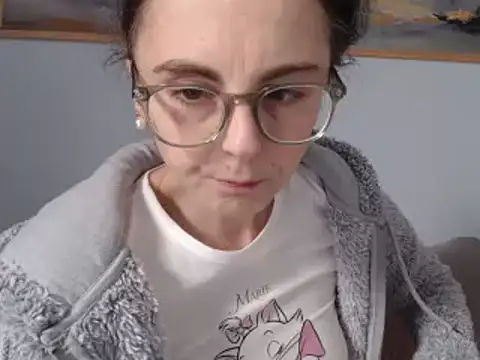 Snapshot of cleophee chatting on February 9, 10:31 am cleophee online show from February 9, 10:31 am