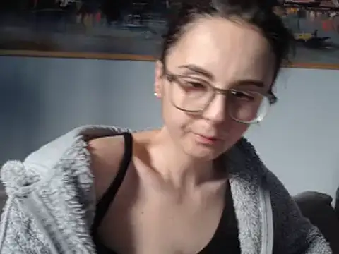 Snapshot of cleophee chatting on February 17, 9:46 am cleophee online show from February 17, 9:46 am