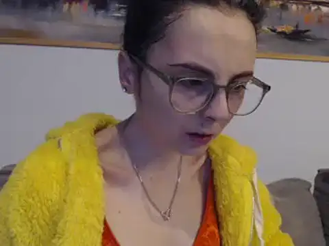 Snapshot of cleophee chatting on February 19, 6:44 am cleophee online show from February 19, 6:44 am