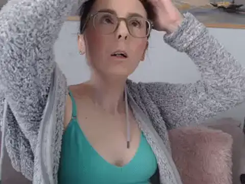 Snapshot of cleophee chatting on February 20, 10:05 am cleophee online show from February 20, 10:05 am