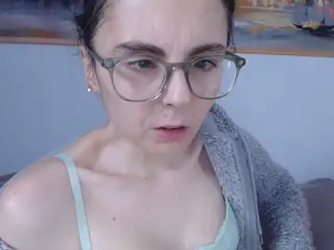 Snapshot of cleophee chatting on March 18, 6:46 am cleophee online show from March 18, 6:46 am