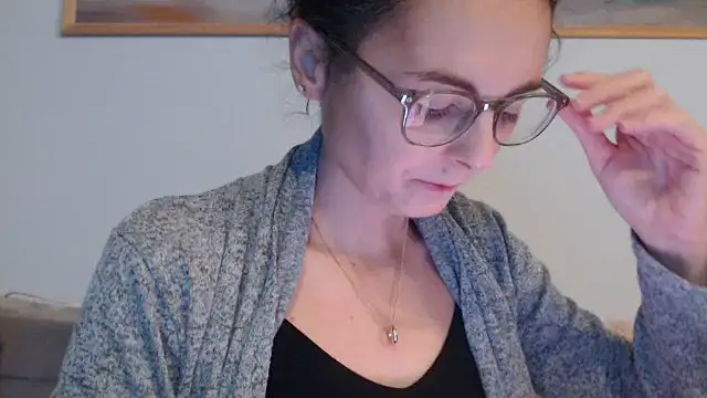 Snapshot of cleophee chatting on December 15, 7:01 am cleophee online show from December 15, 7:01 am