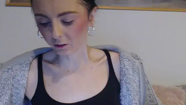 Snapshot of cleophee chatting on February 19, 6:53 am cleophee online show from February 19, 6:53 am