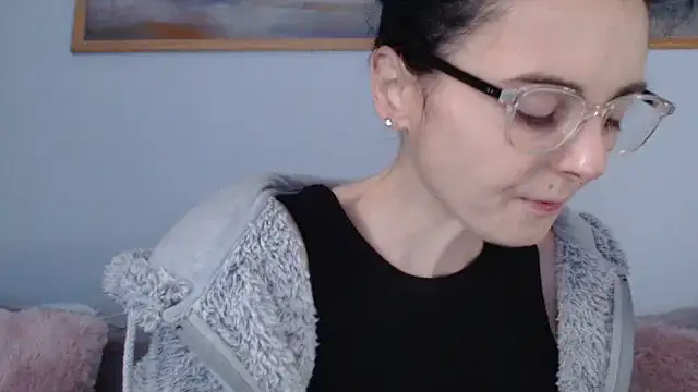 Snapshot of cleophee chatting on April 6, 5:52 am cleophee online show from April 6, 5:52 am