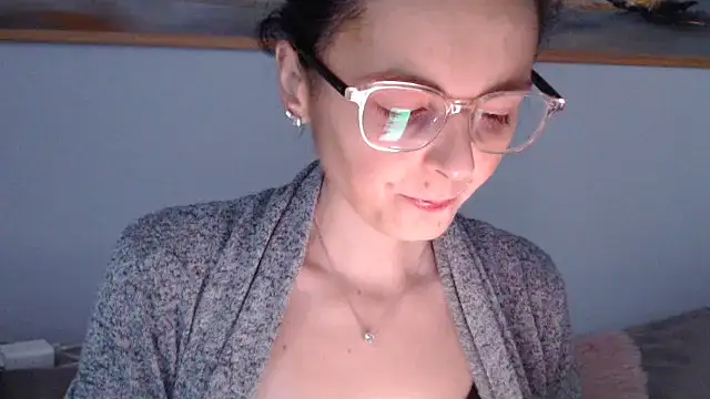 Snapshot of cleophee chatting on April 13, 5:46 am cleophee online show from April 13, 5:46 am