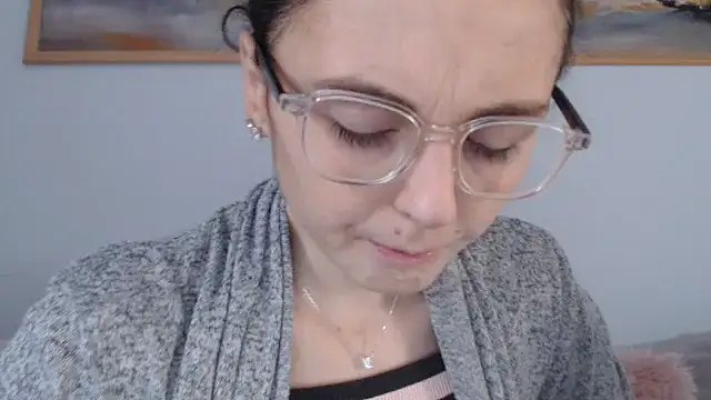 Snapshot of cleophee chatting on April 15, 5:58 am cleophee online show from April 15, 5:58 am