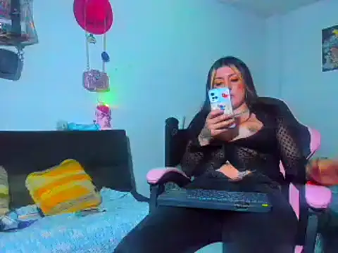 MARIANAWEED online show from February 25, 1:04 am