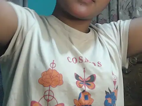 NancyRuvi online show from November 25, 5:02 pm