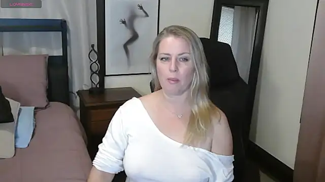 HollieBim online show from September 29, 1:38 pm