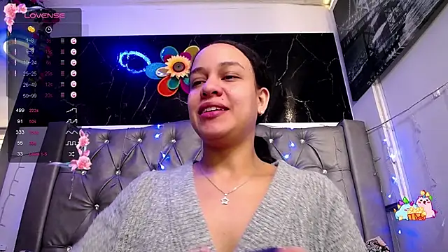 LAILAGUMMY online show from December 3, 1:43 pm