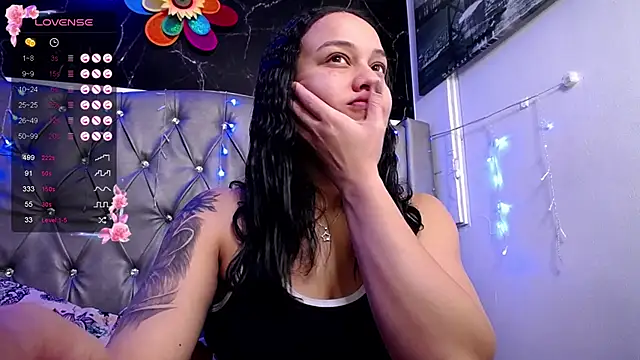LAILAGUMMY online show from December 7, 2:13 pm