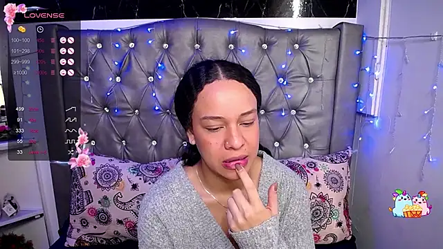 LAILAGUMMY online show from December 19, 2:24 pm