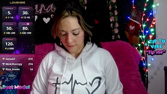 Snapshot of CiaraaSweet chatting on December 4, 10:19 pm CiaraaSweet online show from December 4, 10:19 pm