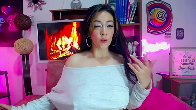 Snapshot of CiaraaSweet chatting on March 19, 2:15 am CiaraaSweet online show from March 19, 2:15 am