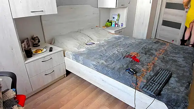 DUSSY PUSSY online show from March 26, 4:40 am