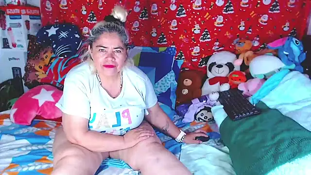 Snapshot of estrellita_fugaz16x chatting on February 22, 2:02 am estrellita fugaz16x online show from February 22, 2:02 am
