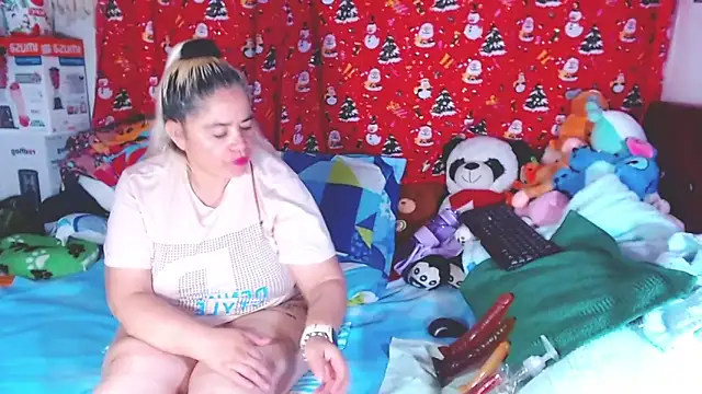 Snapshot of estrellita_fugaz16x chatting on February 25, 2:21 am estrellita fugaz16x online show from February 25, 2:21 am