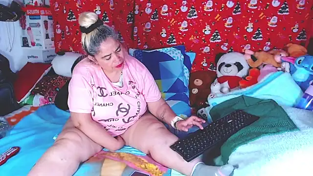 Snapshot of estrellita_fugaz16x chatting on March 5, 4:30 am estrellita fugaz16x online show from March 5, 4:30 am