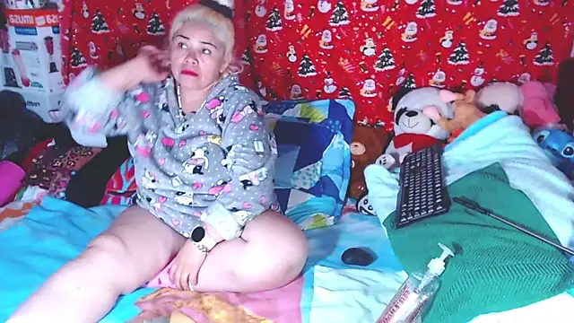 Snapshot of estrellita_fugaz16x chatting on March 21, 3:44 am estrellita fugaz16x online show from March 21, 3:44 am