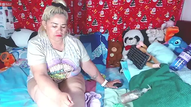 Snapshot of estrellita_fugaz16x chatting on April 7, 4:24 am estrellita fugaz16x online show from April 7, 4:24 am