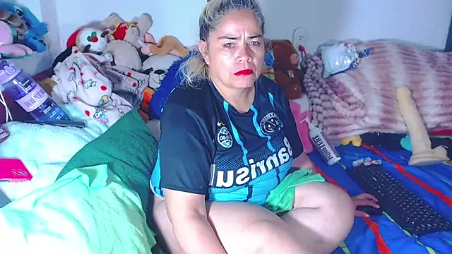 Snapshot of estrellita_fugaz16x chatting on June 19, 3:44 am estrellita fugaz16x online show from June 19, 3:44 am