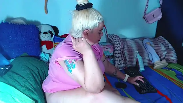 Snapshot of estrellita_fugaz16x chatting on July 13, 5:21 am estrellita fugaz16x online show from July 13, 5:21 am