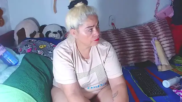 Snapshot of estrellita_fugaz16x chatting on July 23, 4:32 am estrellita fugaz16x online show from July 23, 4:32 am