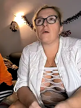 winniess40 online show from January 6, 9:11 pm
