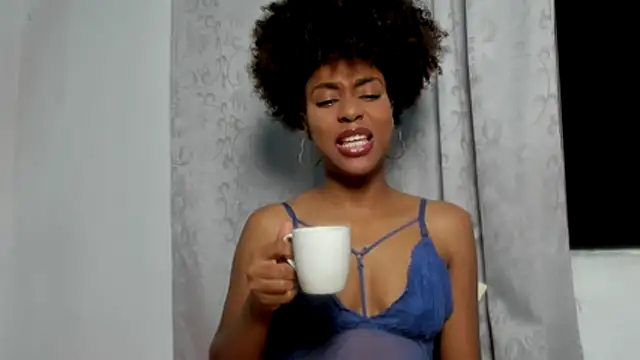 thaimy  online show from October 31, 12:22 am