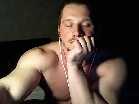 Snapshot of LionEdwin chatting on February 27, 2:21 am LionEdwin online show from February 27, 2:21 am