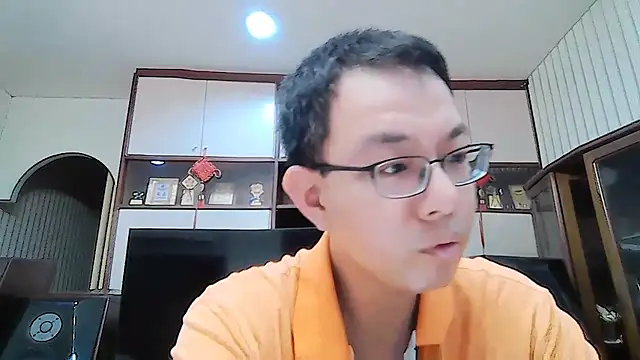 Snapshot of poter77112 chatting on July 19, 2:32 pm poter77112 online show from July 19, 2:32 pm