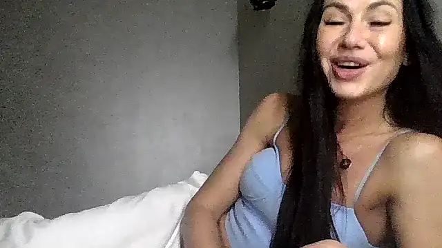 JulianaGold1 online show from November 3, 9:48 pm