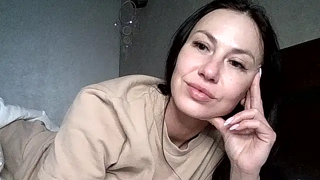 JulianaGold1 online show from April 6, 12:06 pm