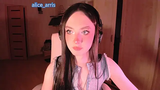 Alice  Aris online show from March 22, 5:49 pm