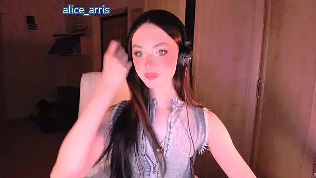 Alice  Aris online show from March 27, 3:45 pm