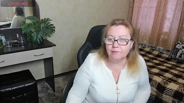 Snapshot of Frau_Marta chatting on December 16, 9:14 am Frau Marta online show from December 16, 9:14 am