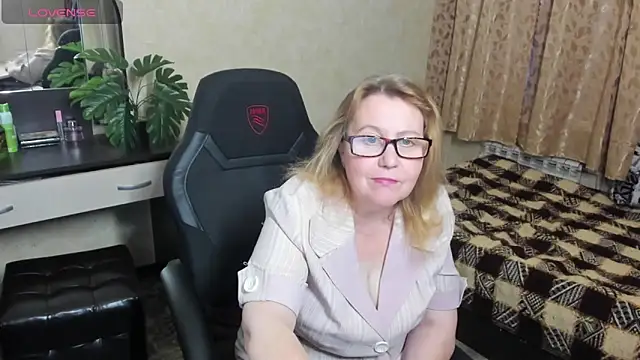 Snapshot of Frau_Marta chatting on December 20, 1:22 pm Frau Marta online show from December 20, 1:22 pm