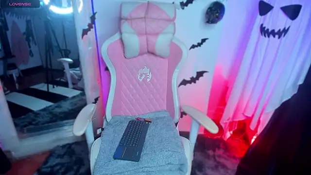 jenndy lockhart online show from October 21, 3:40 am