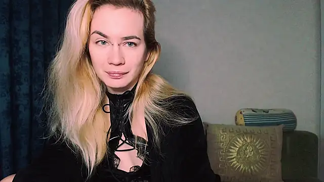 xxxcharismaaa online show from December 6, 4:36 am