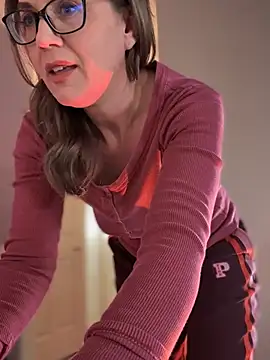 MaiseKnox online show from March 1, 8:42 pm