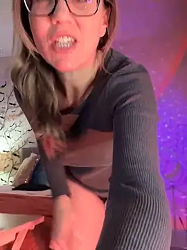 MaiseKnox online show from March 16, 1:17 am