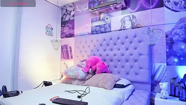 Snapshot of Vivi_prinncess chatting on March 5, 2:36 am Vivi prinncess online show from March 5, 2:36 am