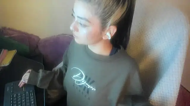 Sammysammy  online show from June 25, 4:45 am