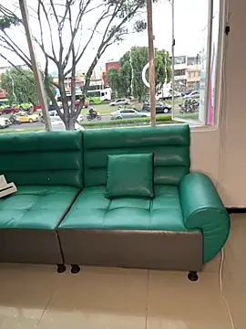 lili phill online show from December 18, 10:35 pm