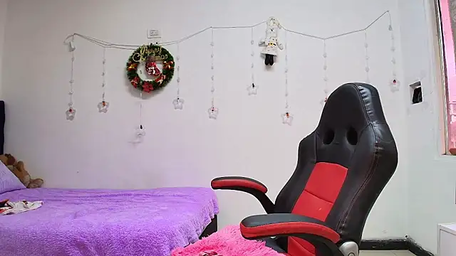 lili phill online show from December 25, 7:13 pm