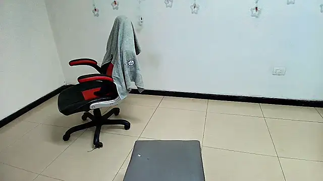 lili phill online show from December 28, 5:23 am