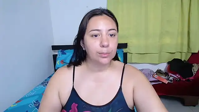 Snapshot of sexxy_ticki chatting on December 7, 2:35 pm sexxy ticki online show from December 7, 2:35 pm