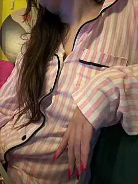 Snapshot of Lolybarbie chatting on January 29, 5:35 pm Lolybarbie online show from January 29, 5:35 pm